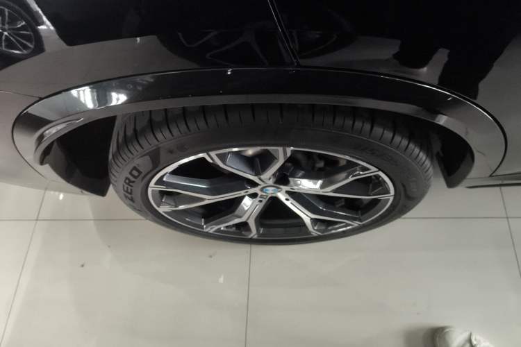 Used BMW X5 2023 xDrive 30Li Luxury M Sport Night Edition Package Right Rear Wheel Hub