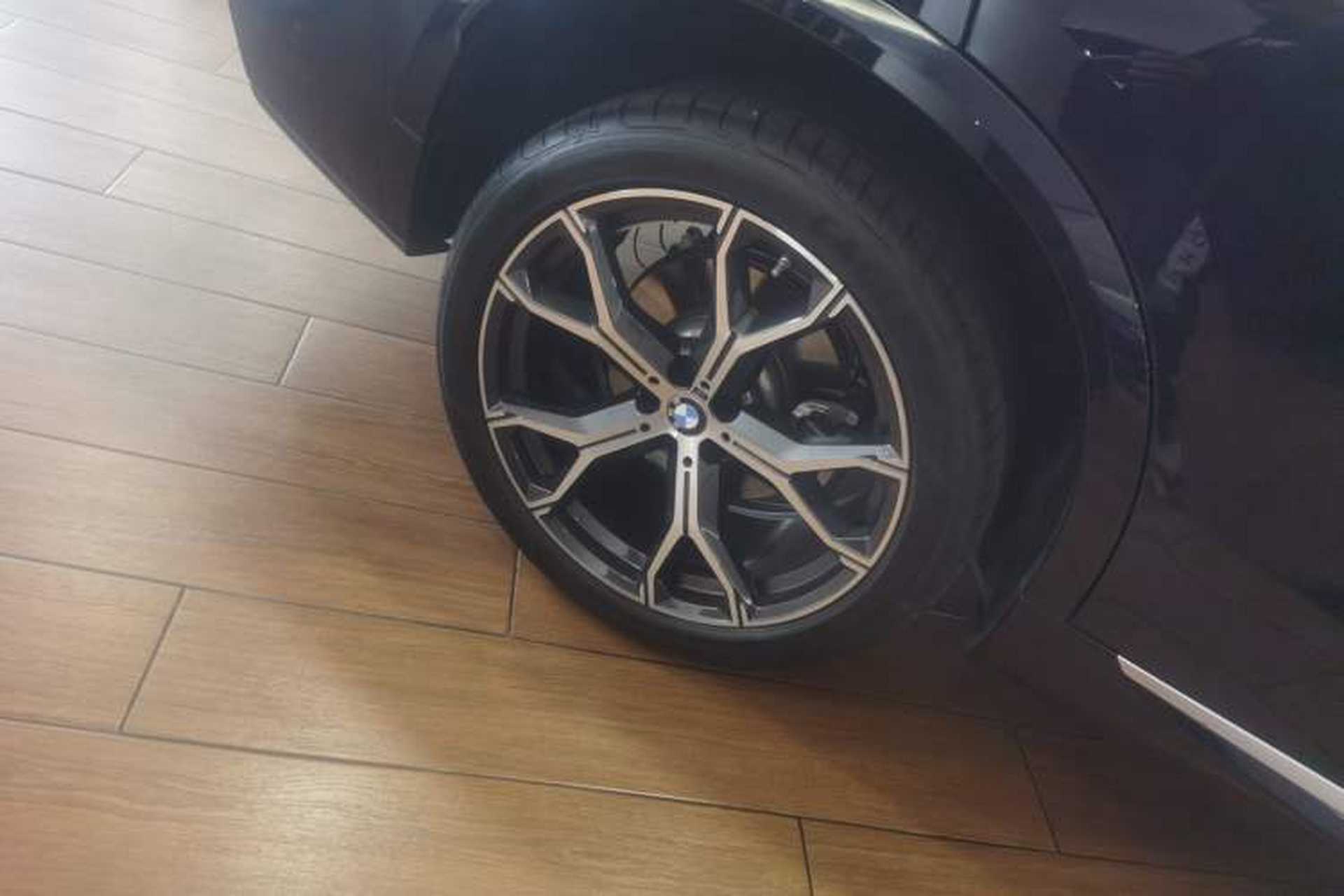 Used BMW X5 2023 xDrive 30Li Luxury M Sport Package Right Rear Wheel Hub