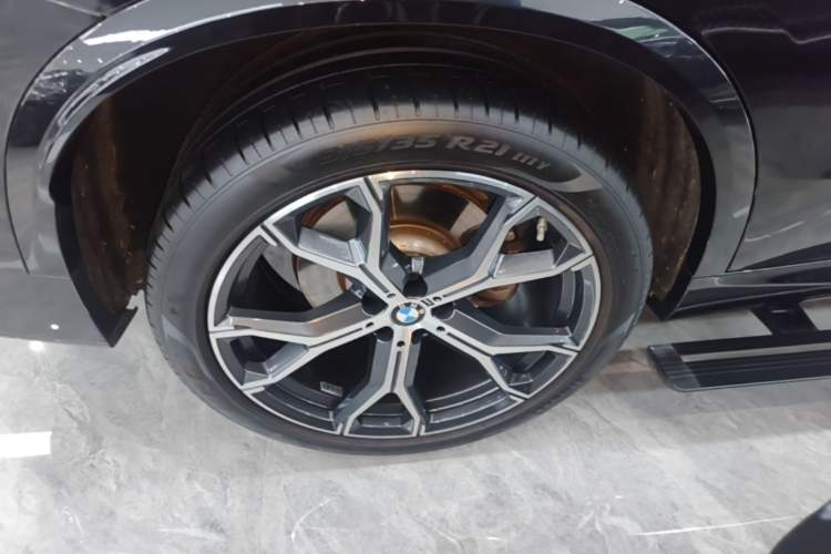 Used BMW X5 2023 xDrive 30Li Luxury M Sport Night Edition Package Right Rear Wheel Hub