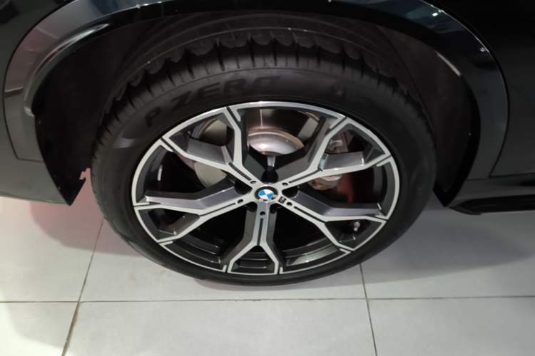 Used BMW X5 2023 xDrive 30Li Luxury M Sport Night Edition Package Right Rear Wheel Hub
