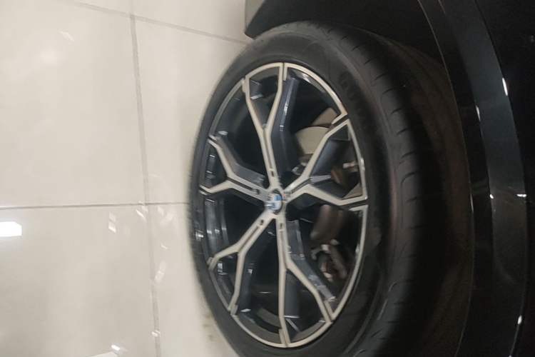 Used BMW X5 2023 xDrive 30Li Luxury M Sport Night Edition Package Right Rear Wheel Hub
