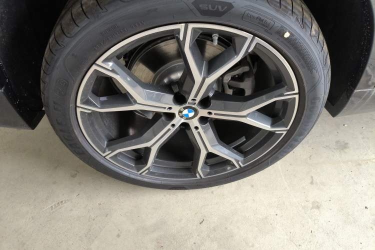 Used BMW X5 2023 xDrive 30Li Luxury M Sport Night Edition Package Right Rear Wheel Hub