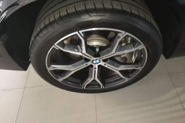 Used BMW X5 2023 xDrive 30Li Luxury M Sport Night Edition Package Right Rear Wheel Hub