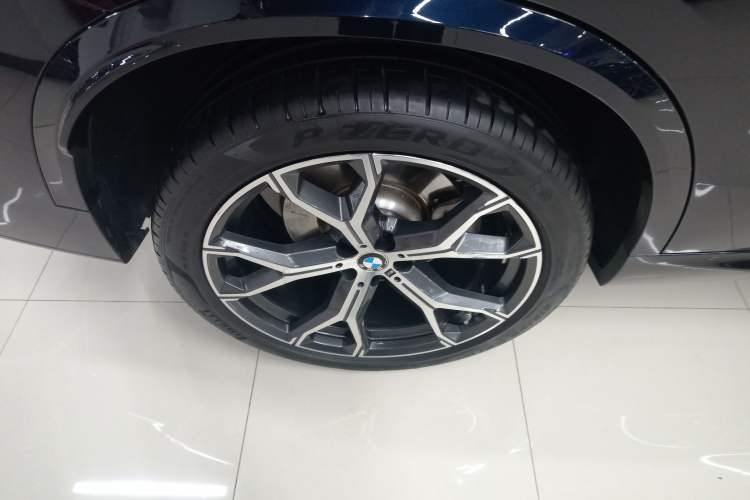 Used BMW X5 2023 xDrive 30Li Luxury M Sport Night Edition Package Right Rear Wheel Hub