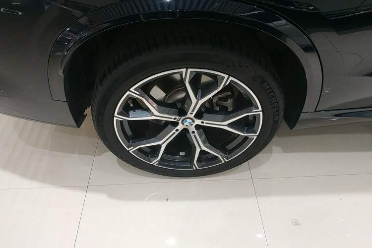 Used BMW X5 2023 xDrive 30Li Luxury M Sport Night Edition Package Right Rear Wheel Hub