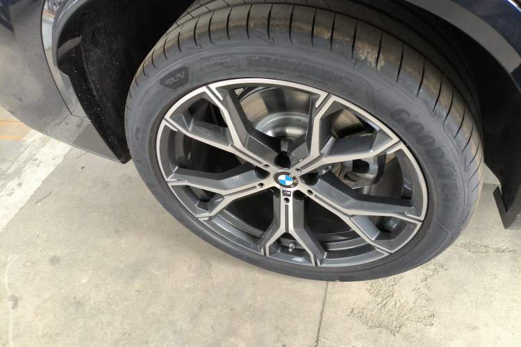 Used BMW X5 2023 xDrive 30Li Luxury M Sport Night Edition Package Right Rear Wheel Hub