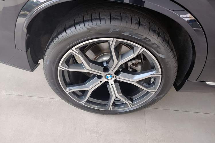 Used BMW X5 2023 xDrive 30Li Luxury M Sport Package Right Rear Wheel Hub