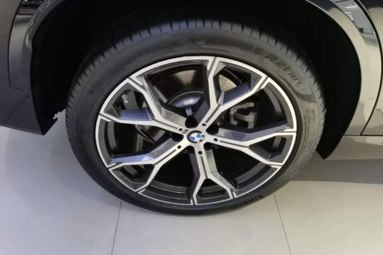 Used BMW X5 2023 xDrive 30Li Luxury M Sport Night Edition Package Right Rear Wheel Hub