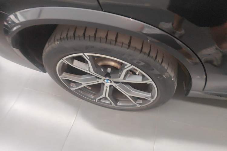 Used BMW X5 2023 xDrive 30Li Luxury M Sport Night Edition Package Right Rear Wheel Hub