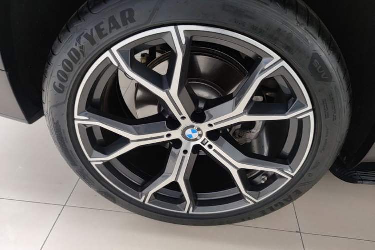 Used BMW X5 2023 xDrive 30Li Luxury M Sport Night Edition Package Right Rear Wheel Hub