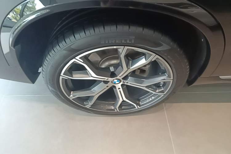 Used BMW X5 2023 xDrive 30Li Luxury M Sport Package Right Rear Wheel Hub