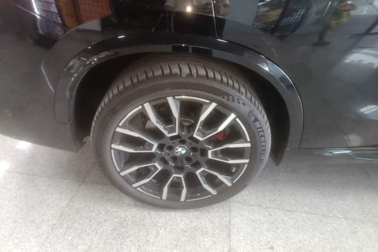 Used BMW X5 2023 xDrive 40Li M Sport Night Edition Package Right Rear Wheel Hub