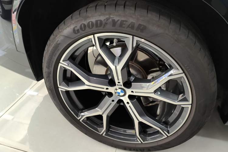 Used BMW X5 2023 xDrive 30Li Luxury M Sport Night Edition Package Right Rear Wheel Hub