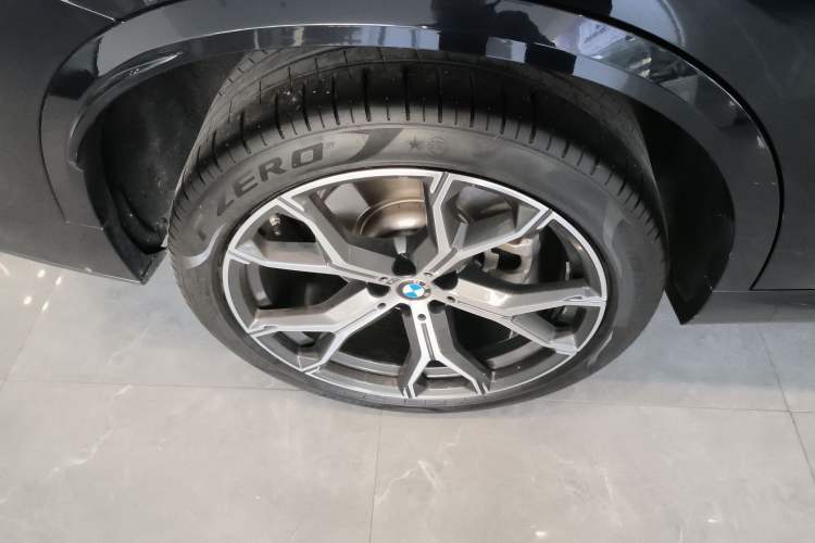Used BMW X5 2023 xDrive 30Li Luxury M Sport Night Edition Package Right Rear Wheel Hub