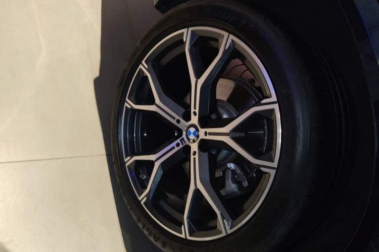Used BMW X5 2023 xDrive 30Li Luxury M Sport Night Edition Package Right Rear Wheel Hub