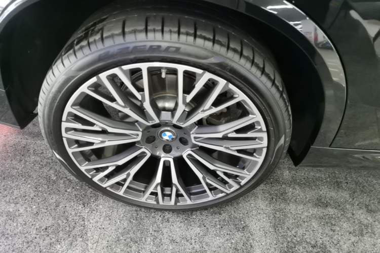 Used BMW X5 2023 xDrive 30Li Luxury M Sport Night Edition Package Right Rear Wheel Hub