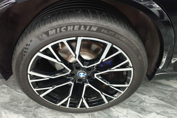 Used BMW X5 2023 xDrive 40Li M Sport Package Right Rear Wheel Hub