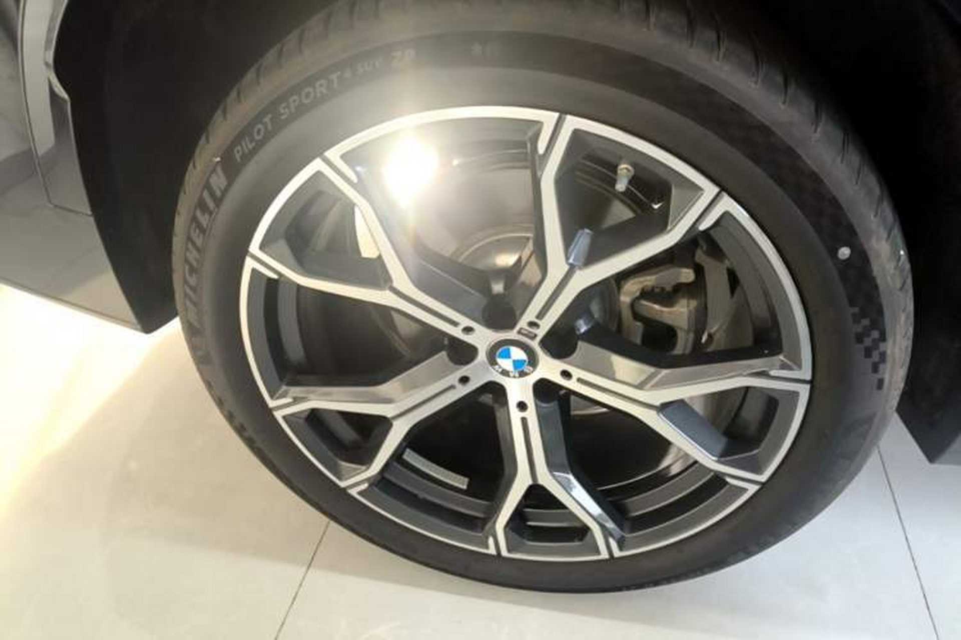 Used BMW X5 2023 xDrive 30Li Luxury M Sport Night Edition Package Right Rear Wheel Hub