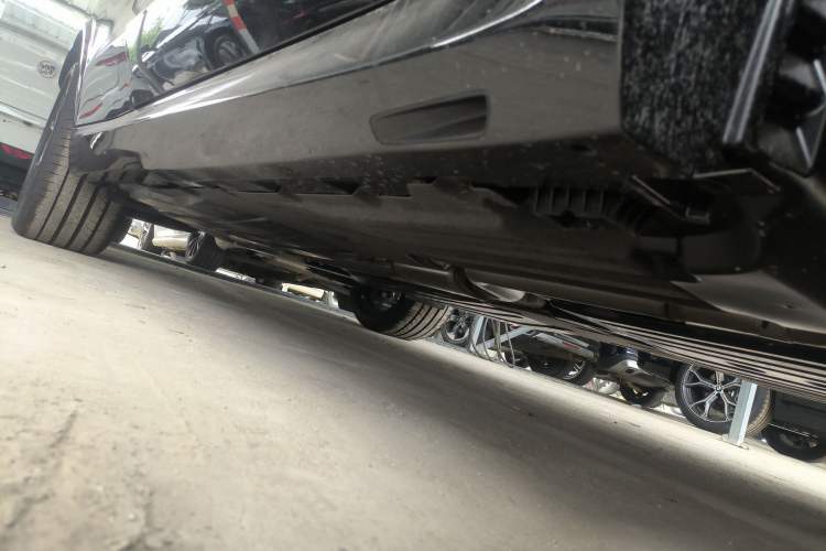 Used BMW X5 2023 xDrive 30Li Luxury M Sport Night Edition Package Right Side Sill