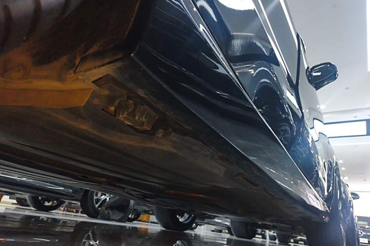 Used BMW X5 2023 xDrive 30Li Luxury M Sport Night Edition Package Right Side Sill