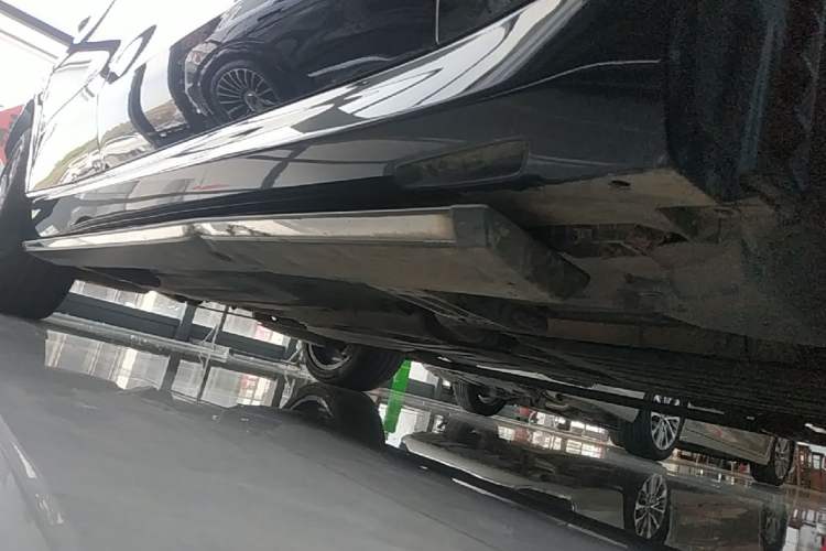 Used BMW X5 2023 xDrive 30Li Luxury M Sport Night Edition Package Right Side Sill