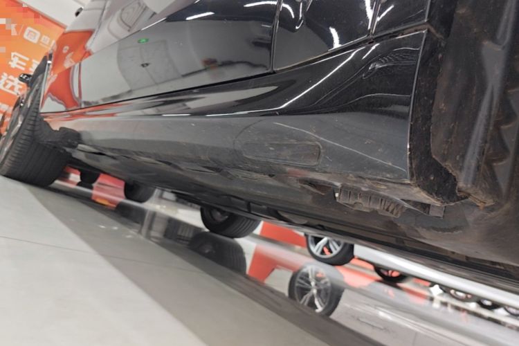 Used BMW X5 2023 xDrive 30Li Luxury M Sport Night Edition Package Right Side Sill