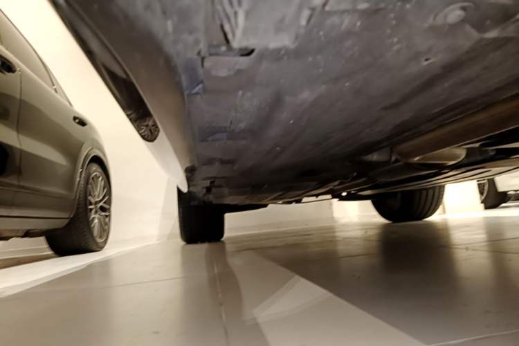 Used BMW X5 2023 xDrive 30Li Luxury M Sport Night Edition Package Right Side Sill
