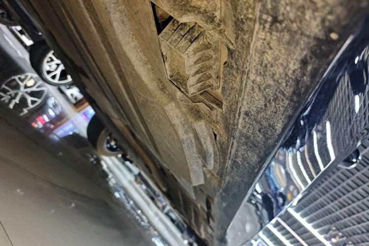 Used BMW X5 2023 xDrive 30Li Luxury M Sport Night Edition Package Right Side Sill