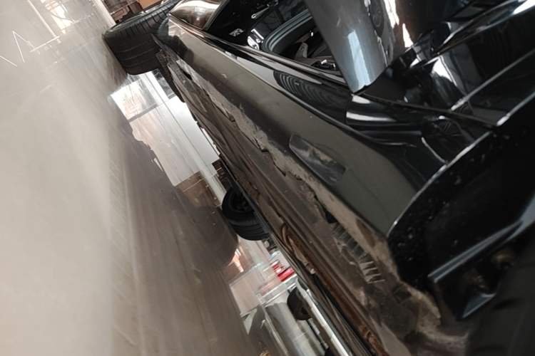 Used BMW X5 2023 xDrive 30Li Luxury M Sport Night Edition Package Right Side Sill