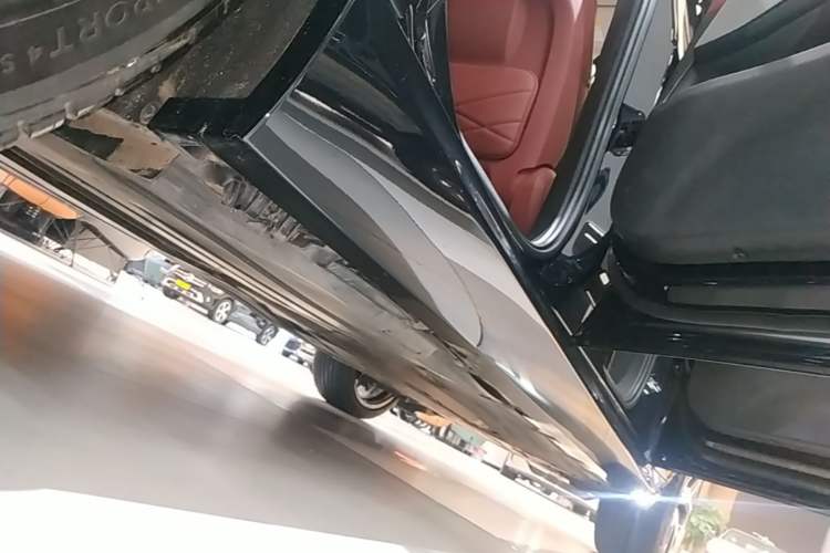 Used BMW X5 2023 xDrive 30Li Luxury M Sport Night Edition Package Right Side Sill