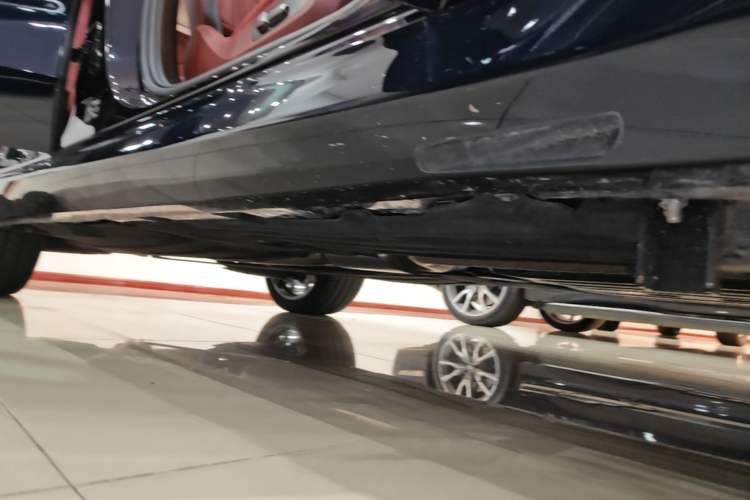 Used BMW X5 2023 xDrive 30Li Luxury M Sport Night Edition Package Right Side Sill