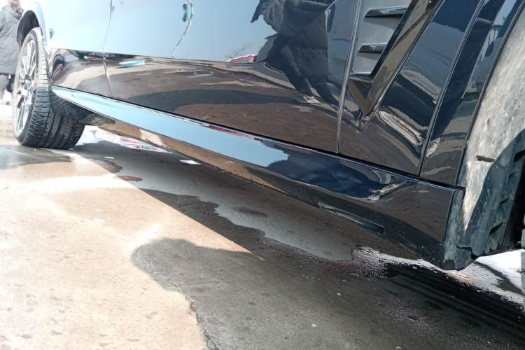 Used BMW X5 2023 xDrive 40Li M Sport Night Edition Package Right Side Sill