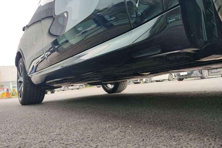Used BMW X5 2023 xDrive 30Li Luxury M Sport Night Edition Package Right Side Sill