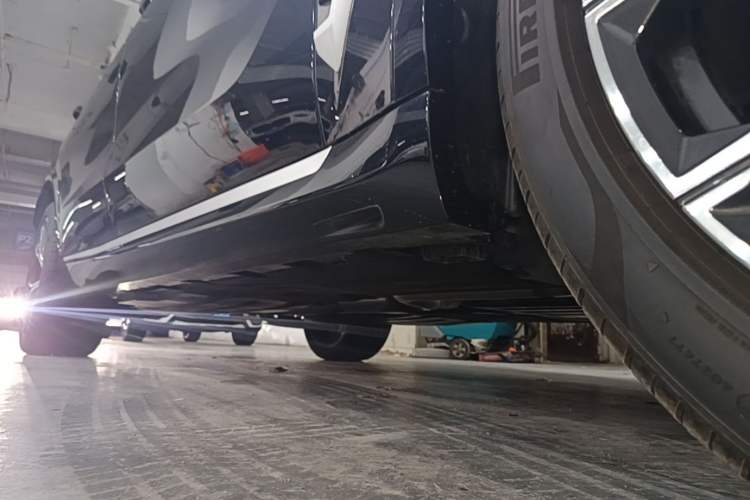 Used BMW X5 2023 xDrive 30Li Luxury M Sport Package Right Side Sill