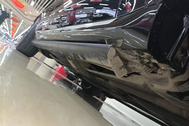 Used BMW X5 2023 xDrive 40Li M Sport Package Right Side Sill