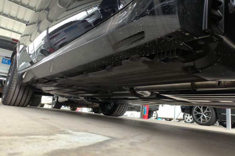 Used BMW X5 2023 xDrive 30Li Luxury M Sport Night Edition Package Right Side Sill