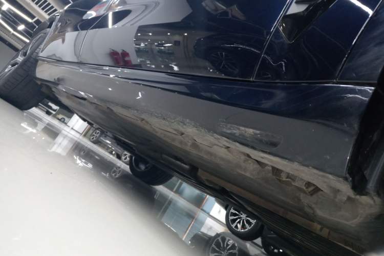 Used BMW X5 2023 xDrive 30Li Luxury M Sport Night Edition Package Right Side Sill