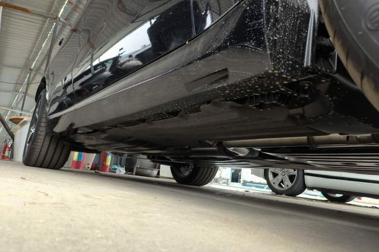Used BMW X5 2023 xDrive 30Li Luxury M Sport Night Edition Package Right Side Sill