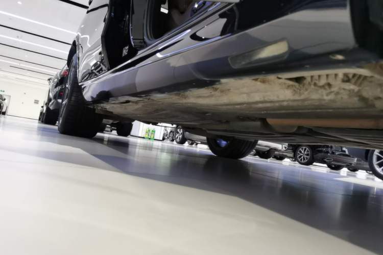 Used BMW X5 2023 xDrive 30Li Luxury M Sport Night Edition Package Right Side Sill