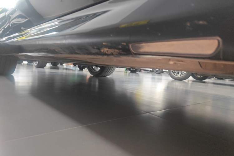 Used BMW X5 2023 xDrive 30Li Luxury M Sport Night Edition Package Right Side Sill
