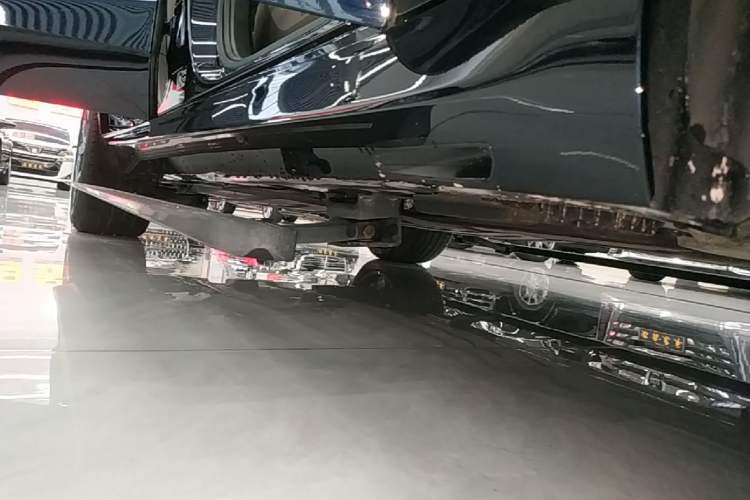 Used BMW X5 2023 xDrive 30Li Luxury M Sport Package Right Side Sill