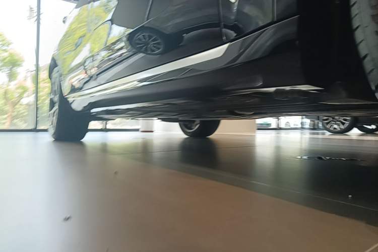 Used BMW X5 2023 xDrive 30Li Luxury M Sport Package Right Side Sill