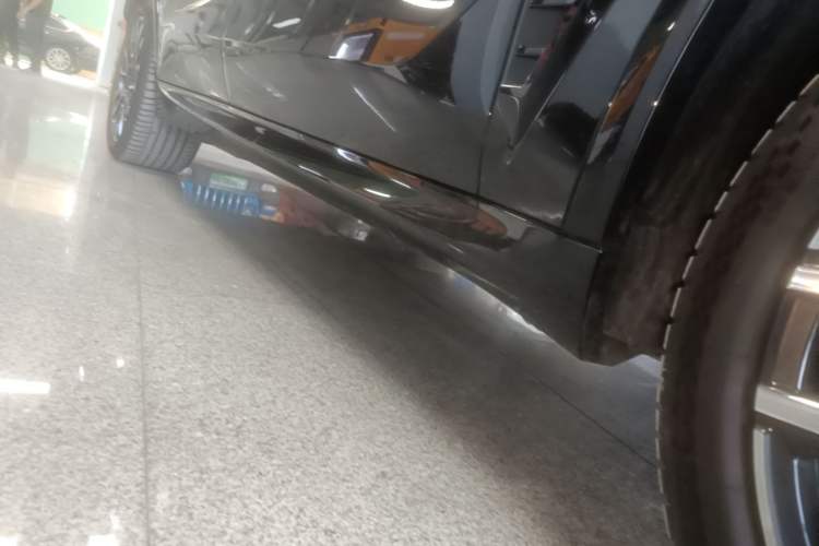 Used BMW X5 2023 xDrive 40Li M Sport Night Edition Package Right Side Sill