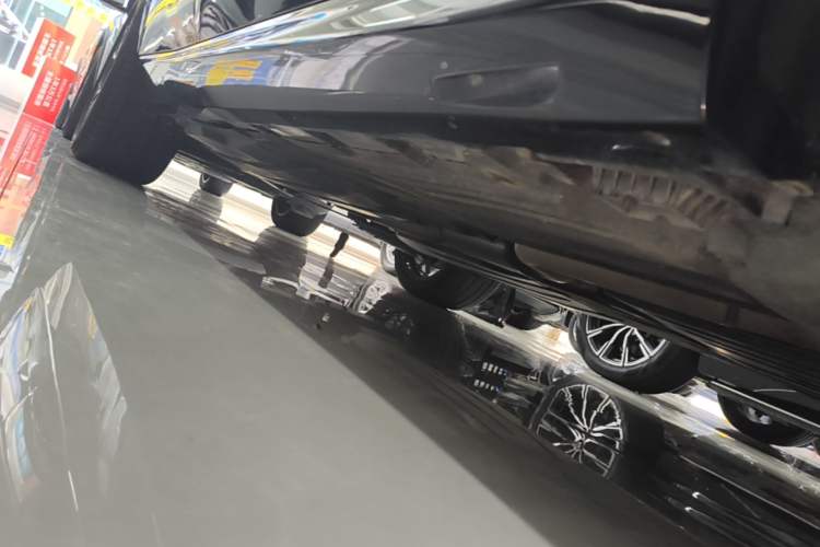 Used BMW X5 2023 xDrive 30Li Luxury M Sport Night Edition Package Right Side Sill