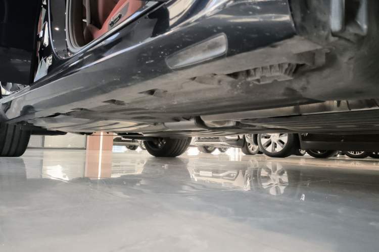 Used BMW X5 2023 xDrive 30Li Luxury M Sport Night Edition Package Right Side Sill