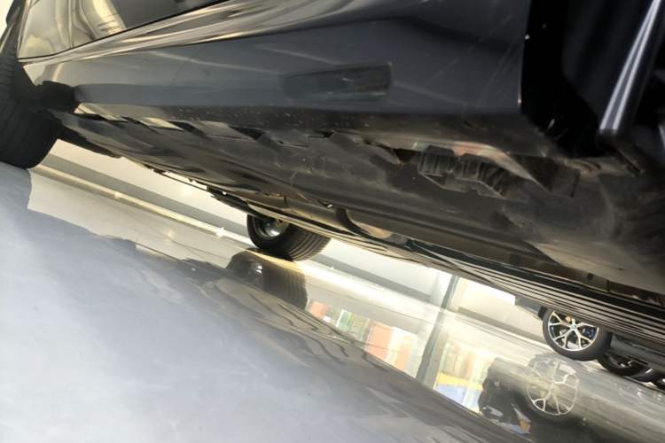 Used BMW X5 2023 xDrive 30Li Luxury M Sport Night Edition Package Right Side Sill