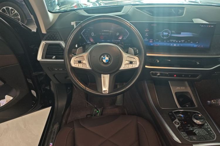 Used BMW X5 2023 xDrive 30Li Luxury M Sport Night Edition Package Steering Wheel