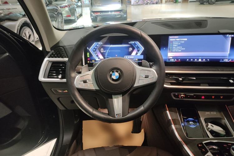 Used BMW X5 2023 xDrive 30Li Luxury M Sport Night Edition Package Steering Wheel