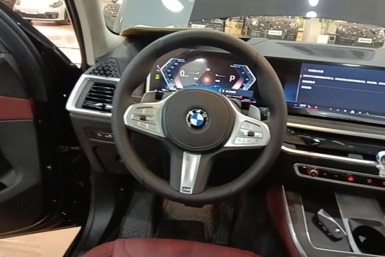 Used BMW X5 2023 xDrive 30Li Luxury M Sport Night Edition Package Steering Wheel