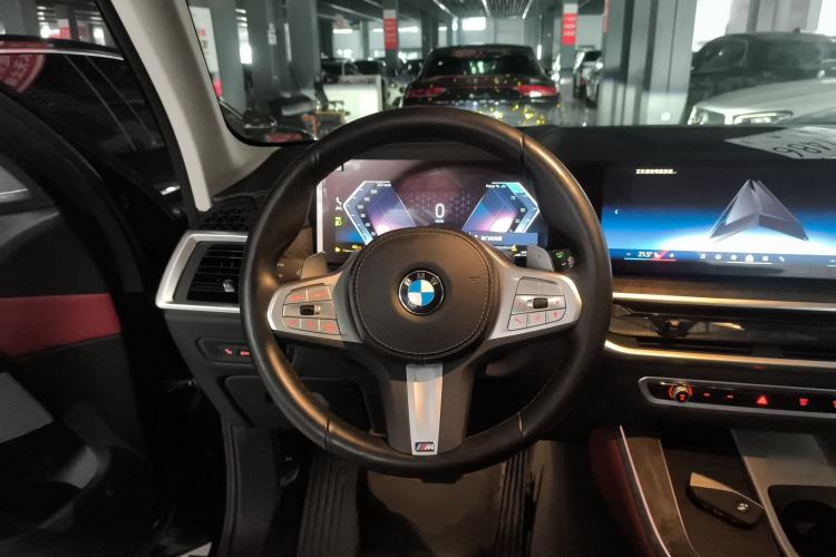 Used BMW X5 2023 xDrive 30Li Luxury M Sport Package Steering Wheel